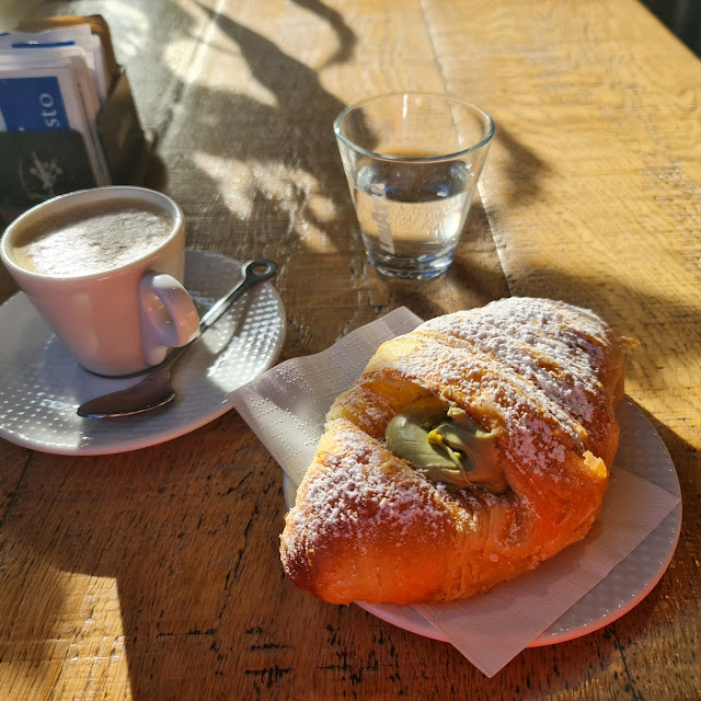 Cappuccino E Cornetto