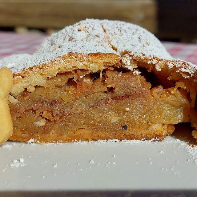Apfelstrudel