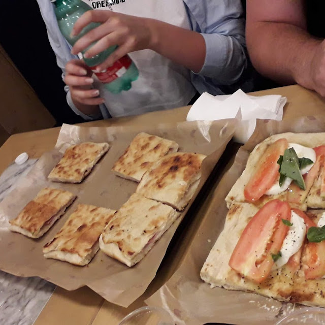 Pizze Pomodoro Mozzarella Caprese