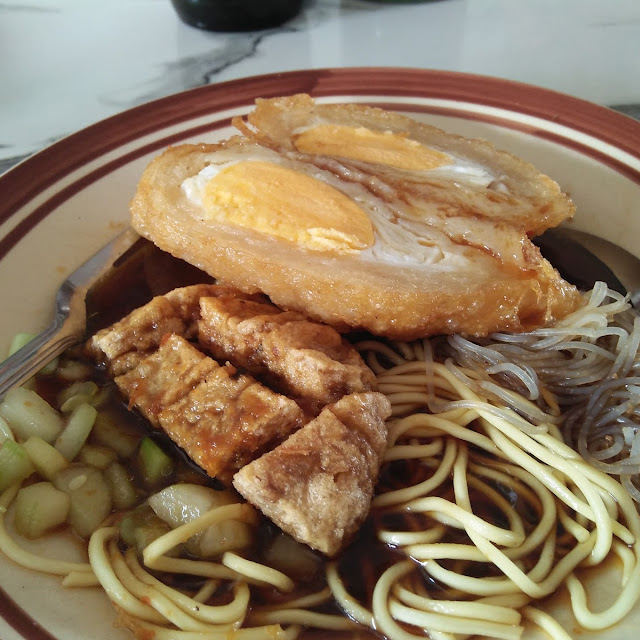 Pempek Kapal Selam Telor Bebek Dan Pempek Kulit