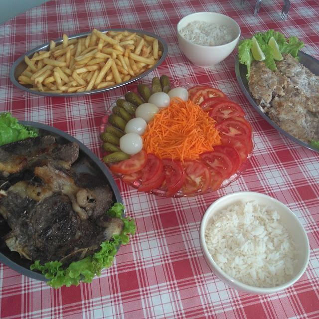Almoço Com Pescada E Chuleta Pra 4 Pessoas