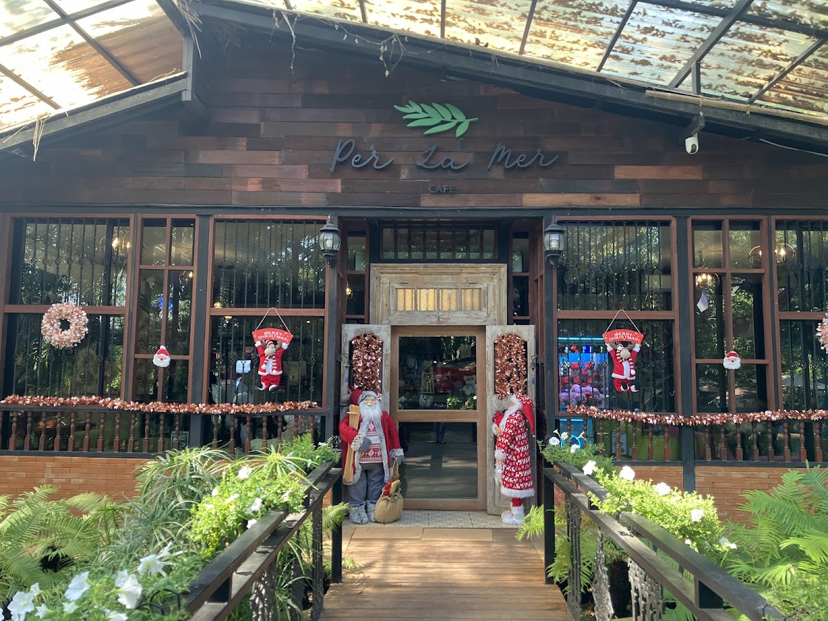 Per-La-Mer Cafe