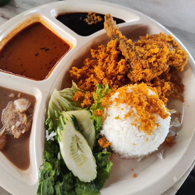 Nasi Lemak Ayam Goreng