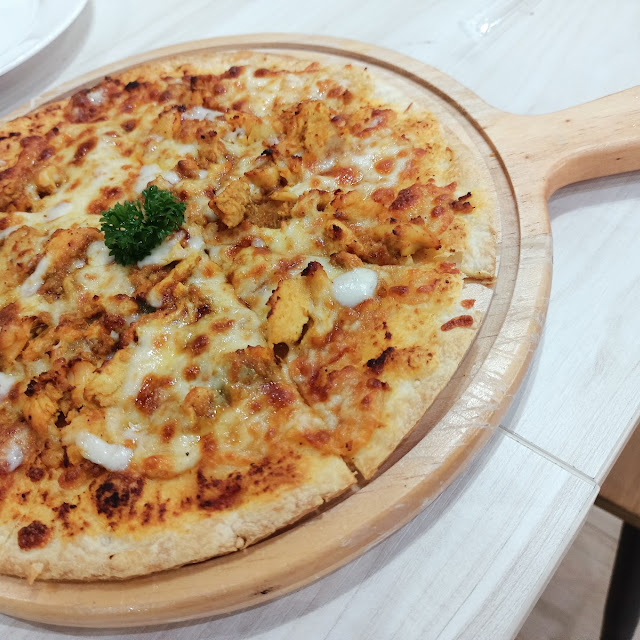 Rendang Chicken Pizza