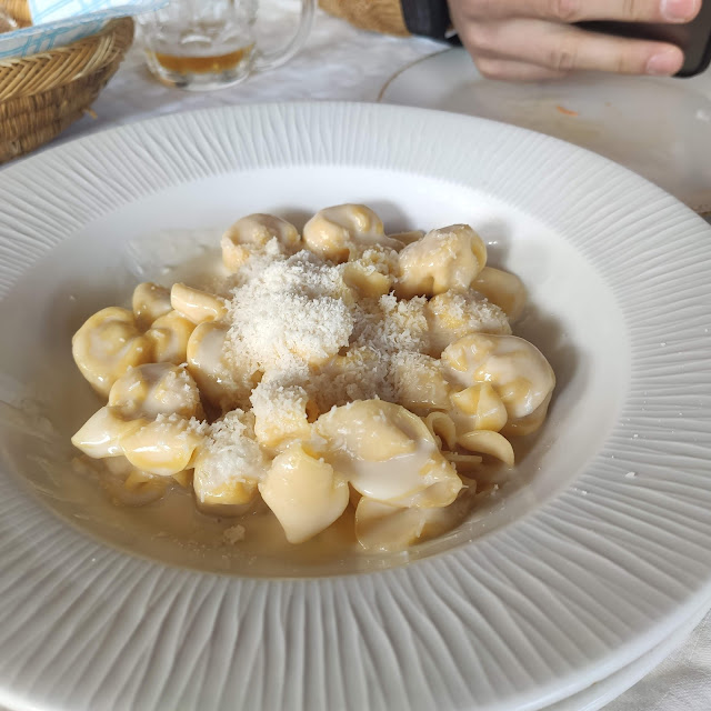 Pasta Rellena de Pera Con Salsa 4 Quesos