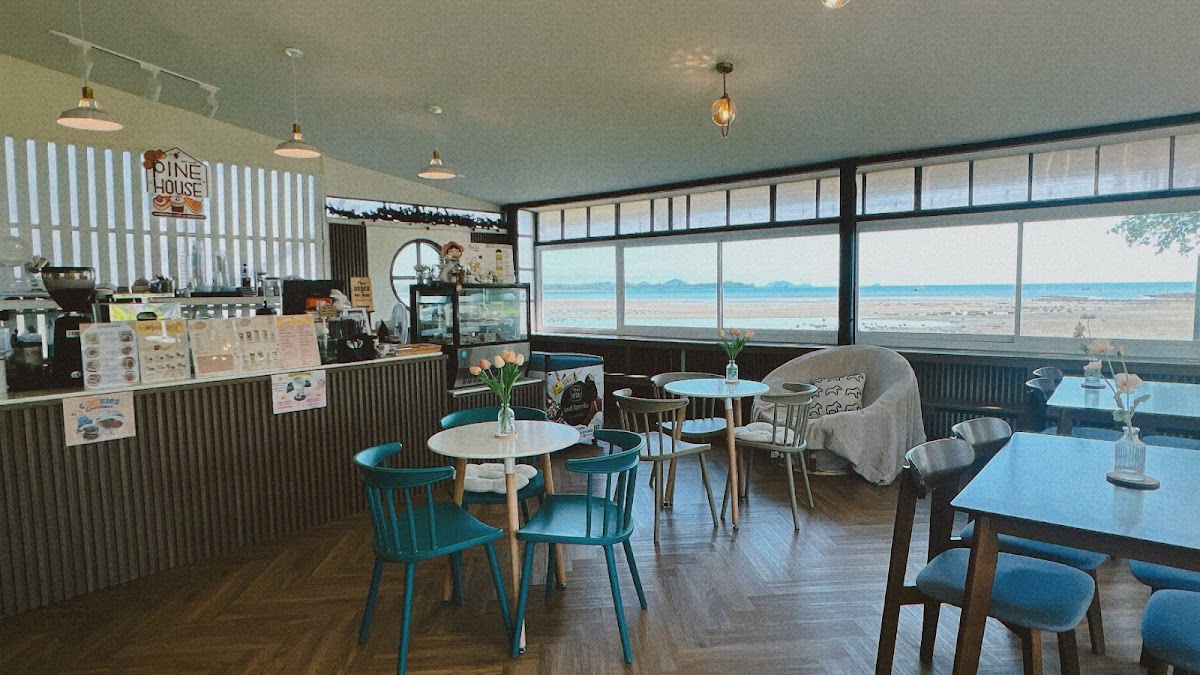 Pine House (ไพน์เฮ้าส์) - Homemade cake & Smoothies