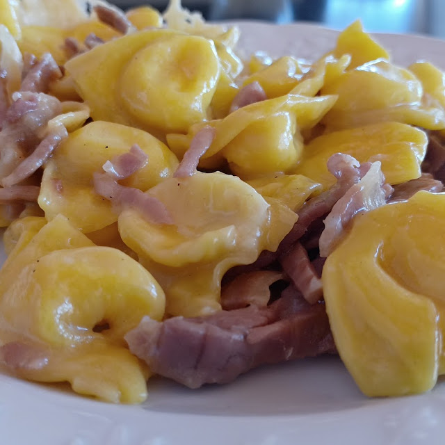 I Cappelletti Saltati Al Prosciutto Nostrano In Cialda Di Grano