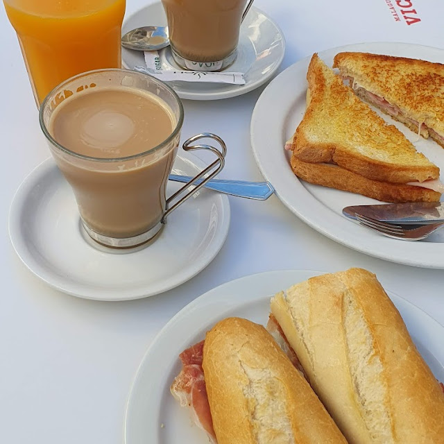 Cafe Cin Leche Y Baguette Serano