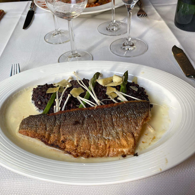 Filetto Di Spigola Con Riso Venere E Fonduta