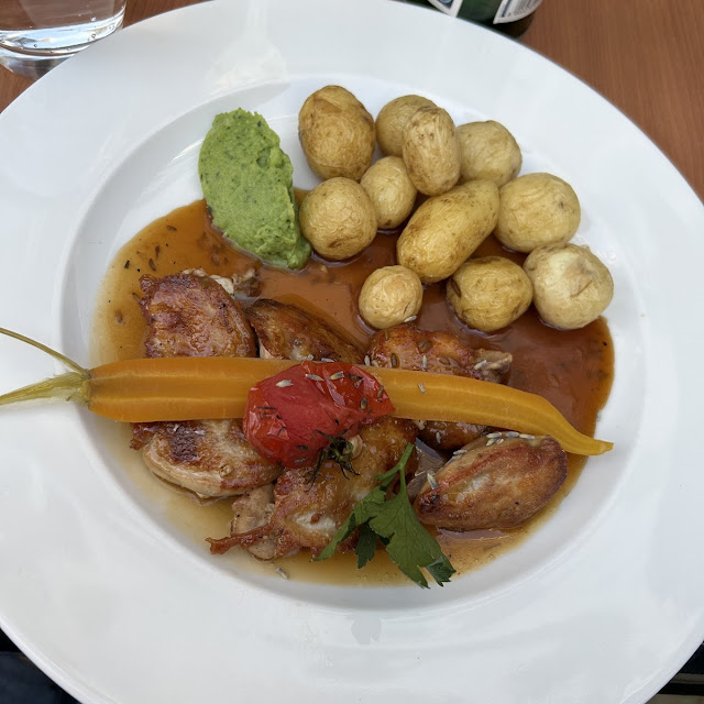 Filets de Caille Sauce Au Miel Et Fleurs de Lavande Pommes Grenailles