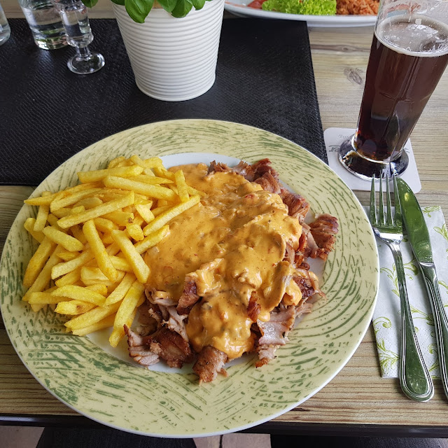 Gyros Mit Pommes Frites Metaxasauce