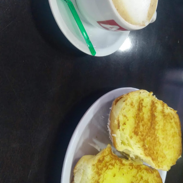 Pão de Leite Na Chapa E Média Espressa