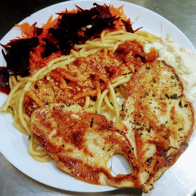 Macarrão A Bolonhesa Com Filé de Frango