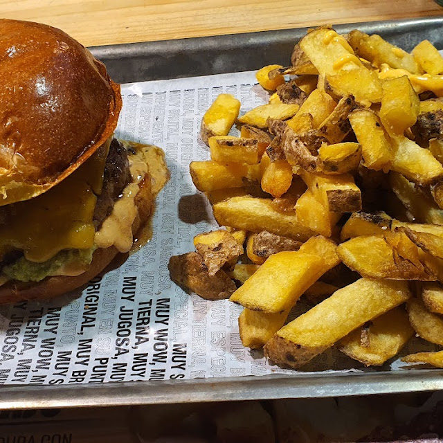 Hamburguer and French Fries