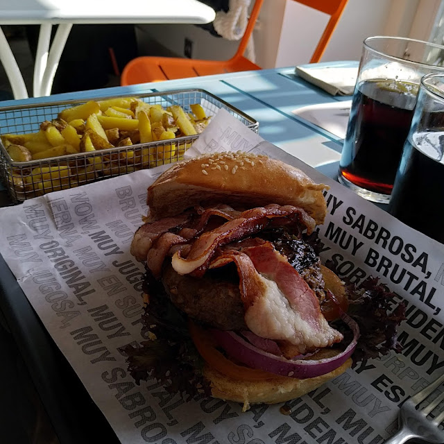 Hamburguesa del Chef Con Patatas Rústicas