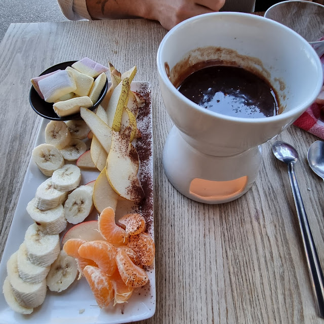 Fondue de Toblerone Avec Fruits Et Chamallows