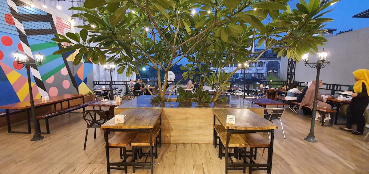 WARUNG HASTURI