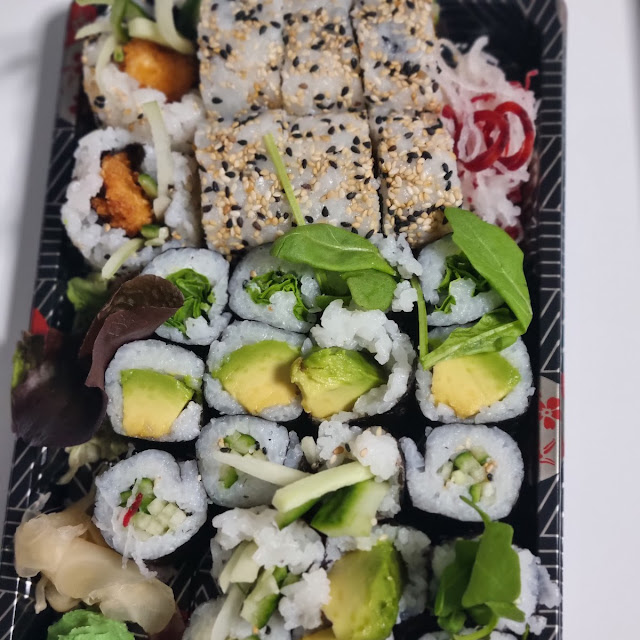 Maki Avocado Maki Gurke Maki Rucola Inside Outside Checken Crunchy Chicken