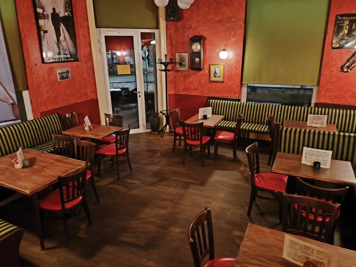 Cafe Domino