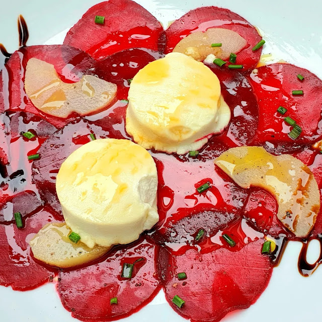 Ziegenkäse Auf Rote Bete Carpaccio