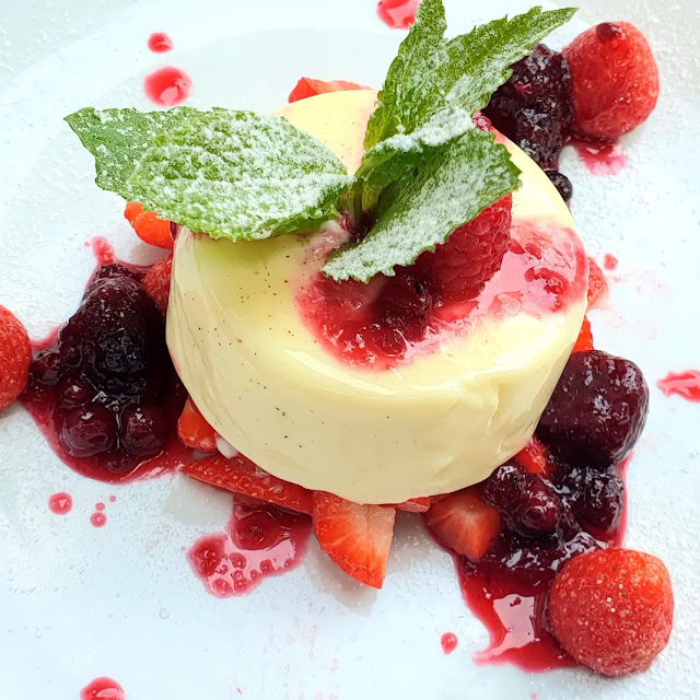 Panna Cotta Mit Erdbeeren