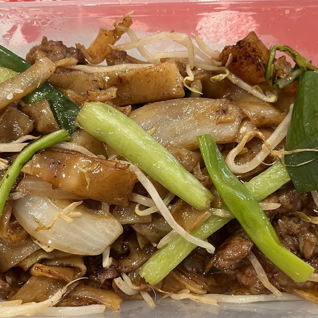 Fried Rice Noodle with Beef