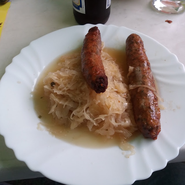 Bratwurst Mit Krautsalat