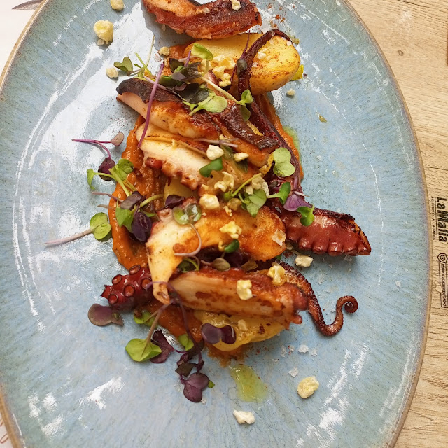 Huevos Rotos Con Pulpo