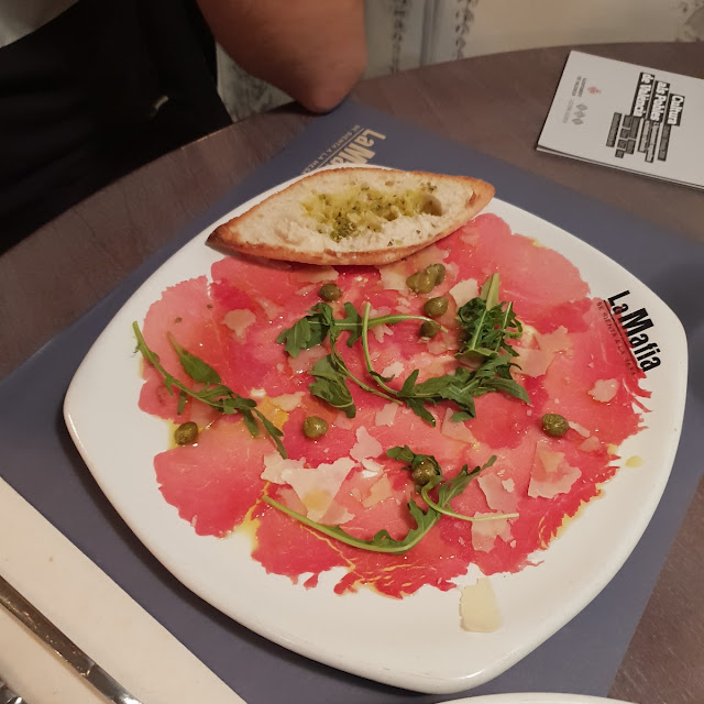 Carpaccio de Buey Con Grana Padano D O P Y Alcaparras