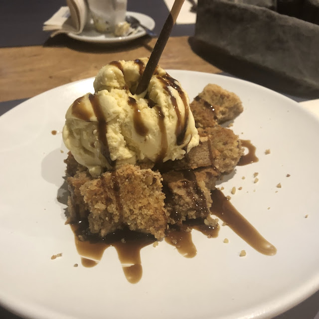 Torrija de Brioche Caramelizada Con Helado de Vainilla