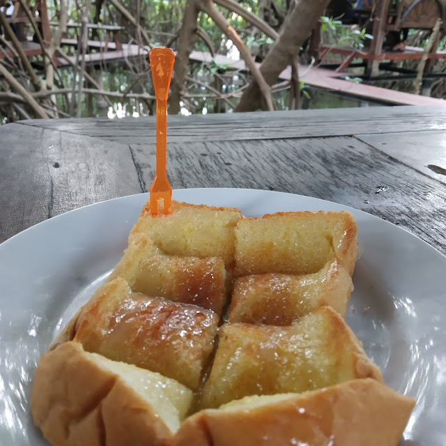ขนมปังปิ้ง เนยน้ําตาล