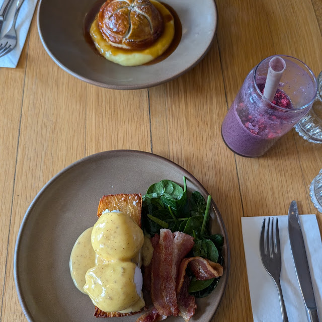 Eggs Benedict