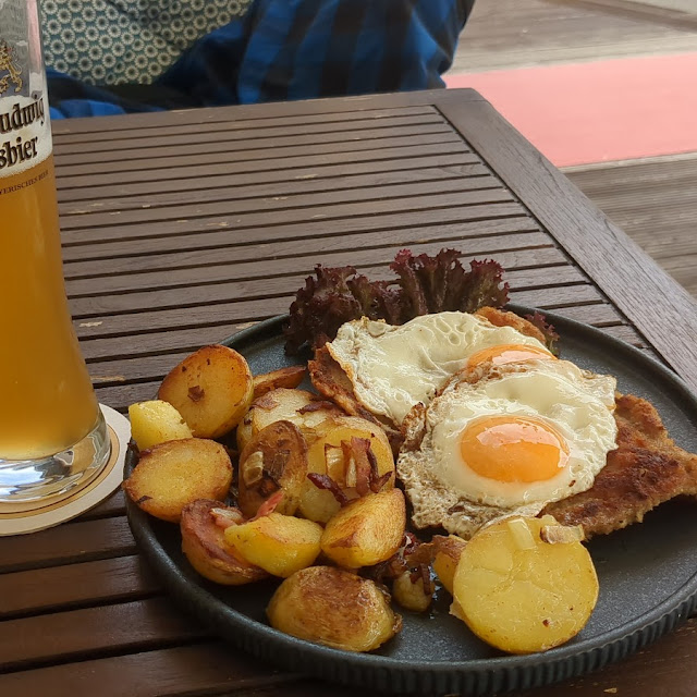 Hamburger Schnitzel Mit Bratkartoffeln