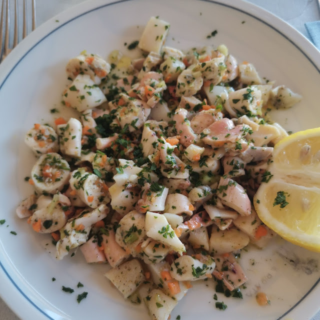 Polpo Bollito Con Sedano Carote A Crudo Un po' Di Prezzemolo Eccellente