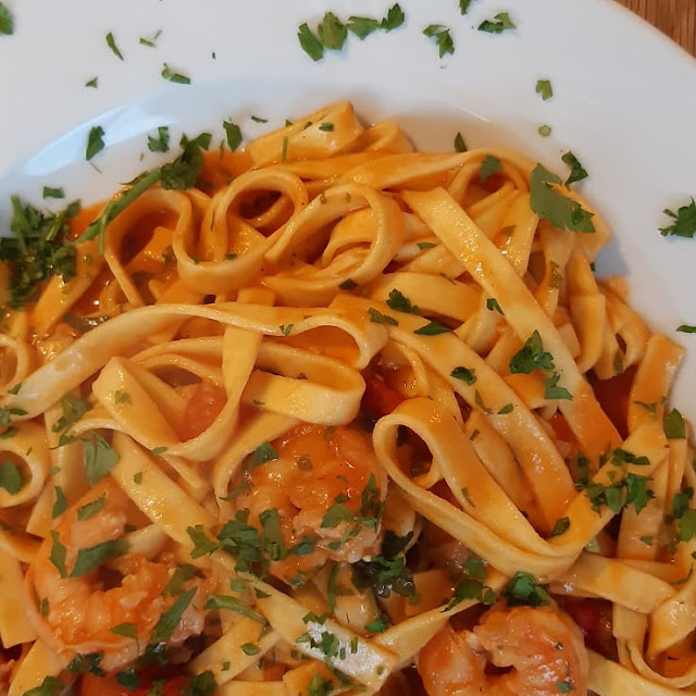 Tagliatelle Mit Lachs Und Scampi