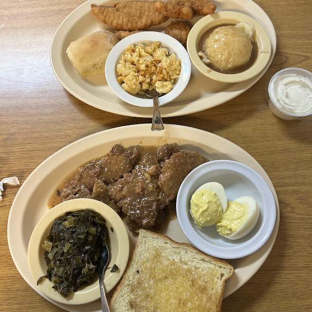 Country Style Steak with 2 Sides Bread