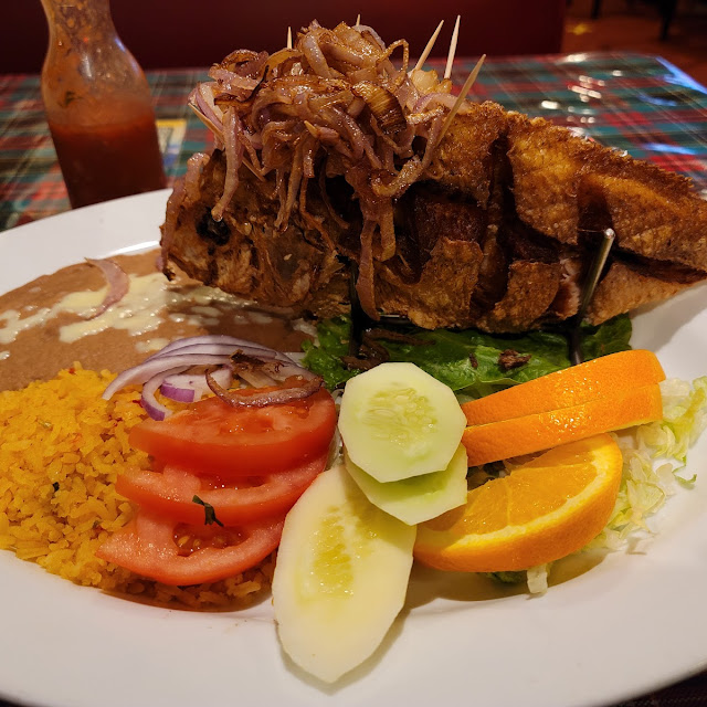Rica Mojarra Al Mojo de Ajo Con Ensalada Y Frijoles Refritos