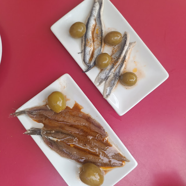 Anchoas del Cantábrico Y Boquerones En Vinagre