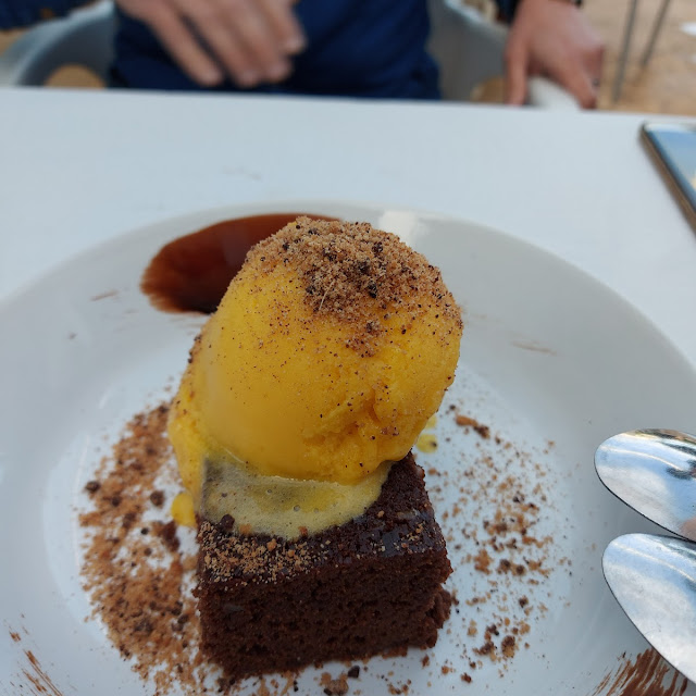 Bizcocho Con Sorbete de Mango