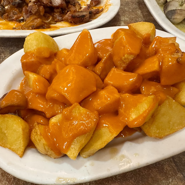 Oreja Con Salsa Brava Y Patatas