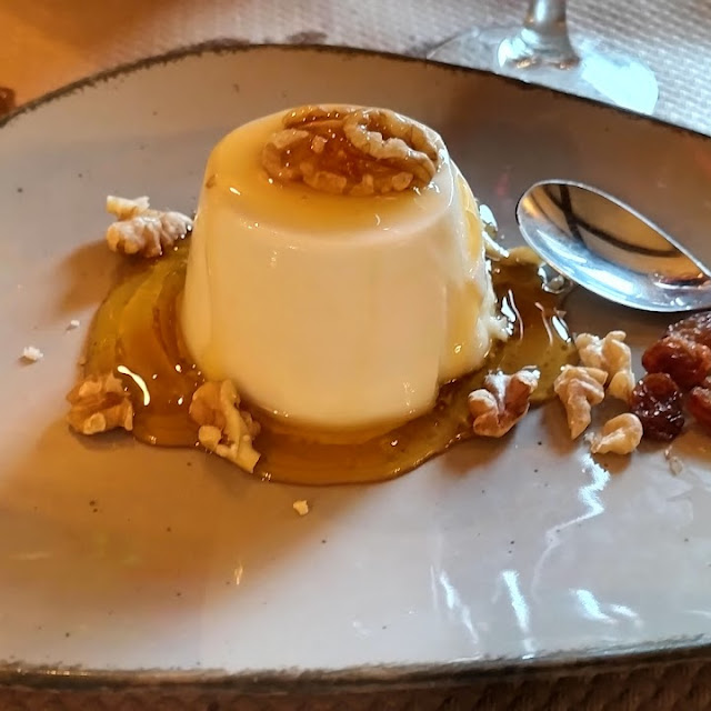 Cuajada Casera Con Miel Y Nueces