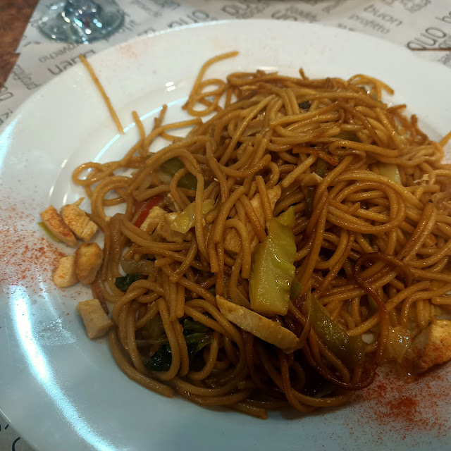 Wok de Pasta Con Pollo Y Verduras