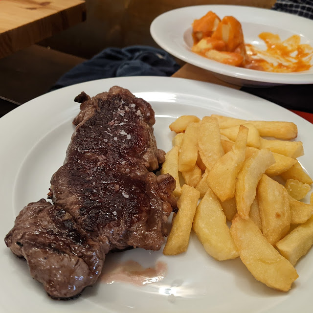 Entrecot de Ternera Con Patatas Panaderas