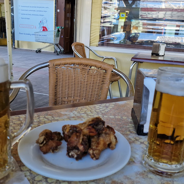 Altas de Pollo Asadas Y Cerveza