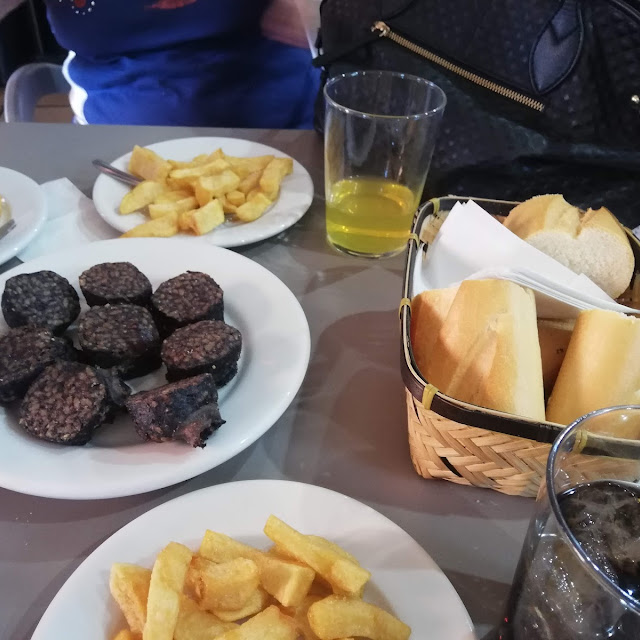 Patatas Mixtas Y Morcilla