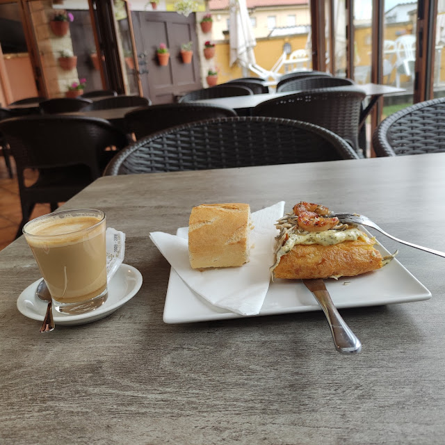 Mediano Y Tortilla de Gulas Con Gambas