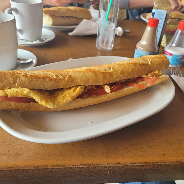 Omelete Tomato Baguette