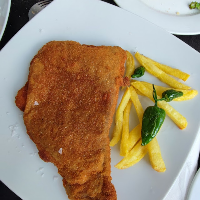 Cachopo Con Pimientos Y Patatas