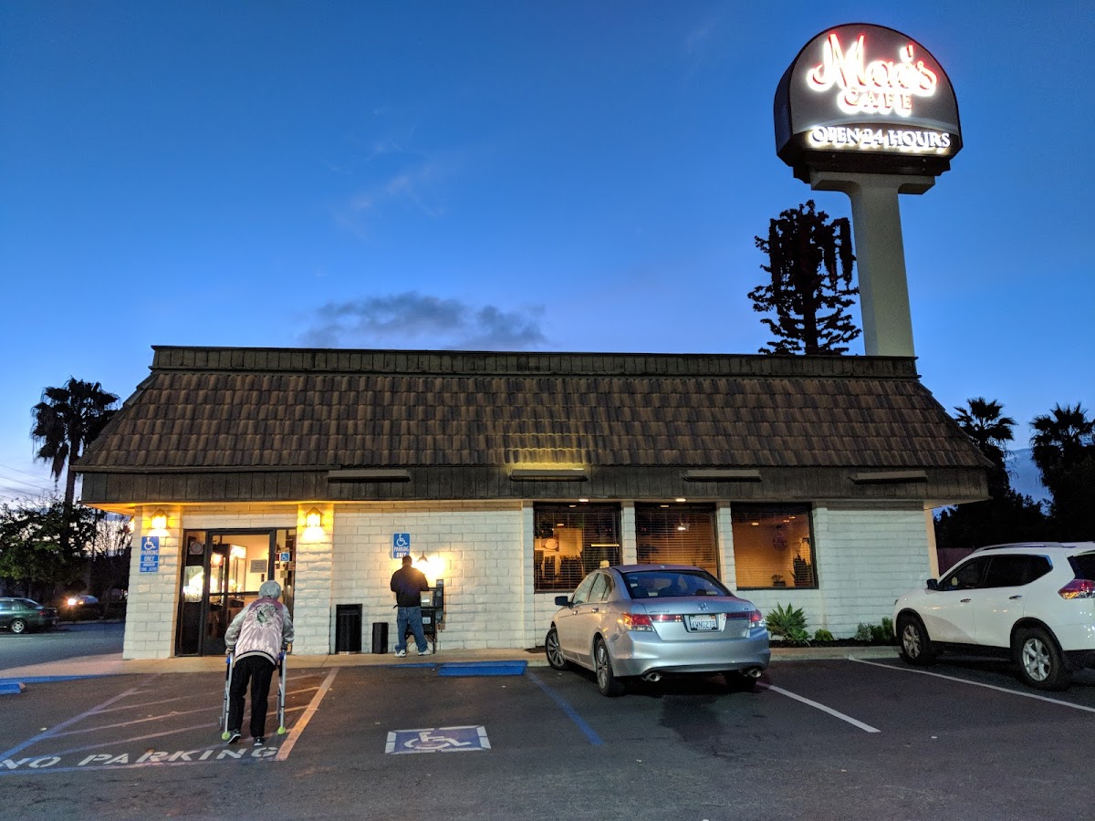 Mae's Cafe