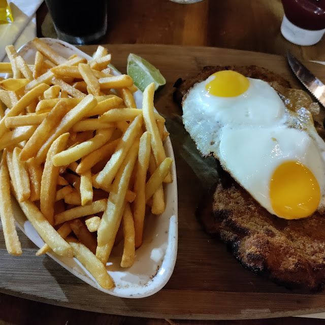 Milanesa a Caballo Con Papas Fritas